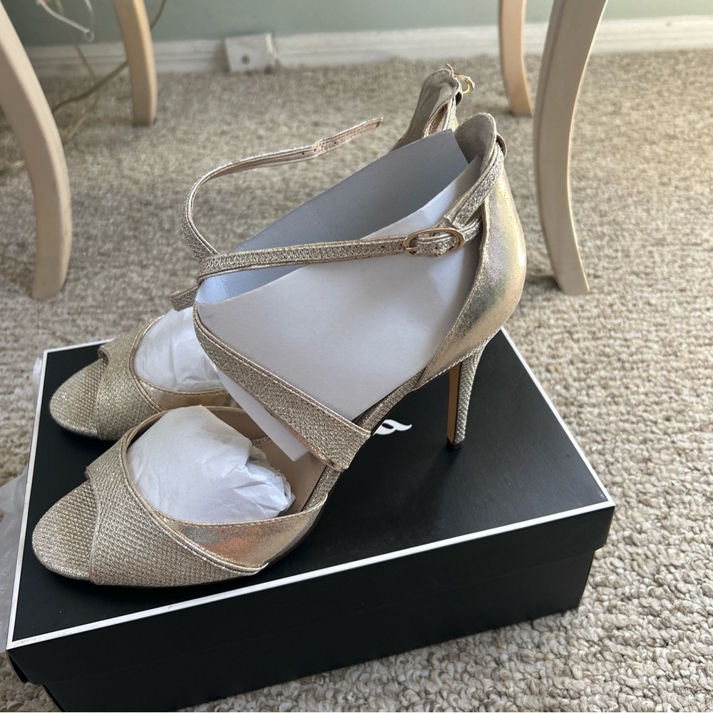 NEW NINA Women's Celosia Dress Sandal Taupe Reflective SZ 10